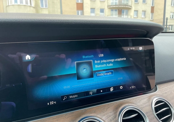 Mercedes-Benz Klasa E cena 159000 przebieg: 73988, rok produkcji 2020 z Piaseczno małe 352